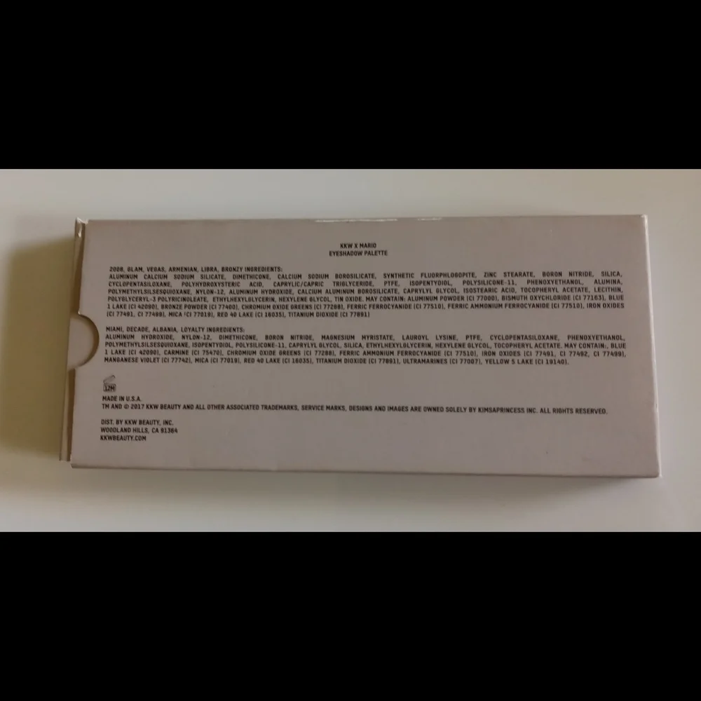 KKW x MARIO 10-Pan Eyeshadow Palette - Picture 4 of 8